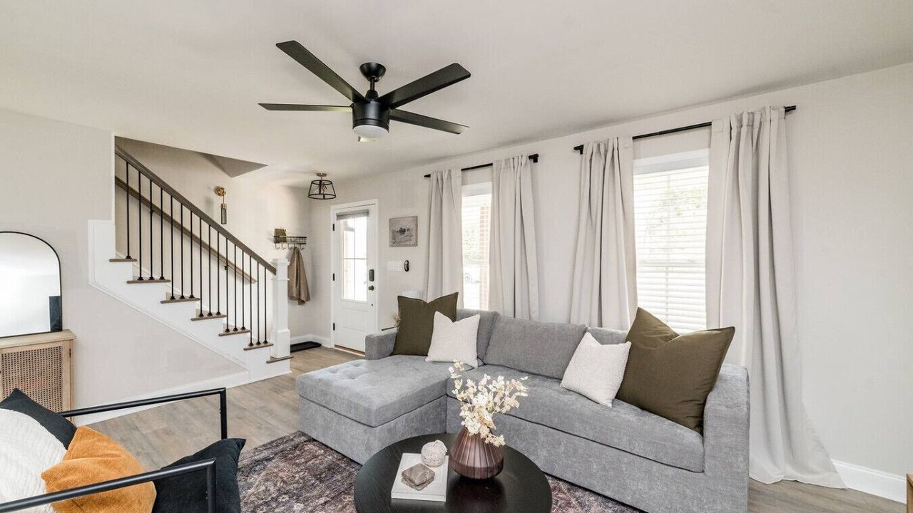 Photo of Livingroom in Madison Heights