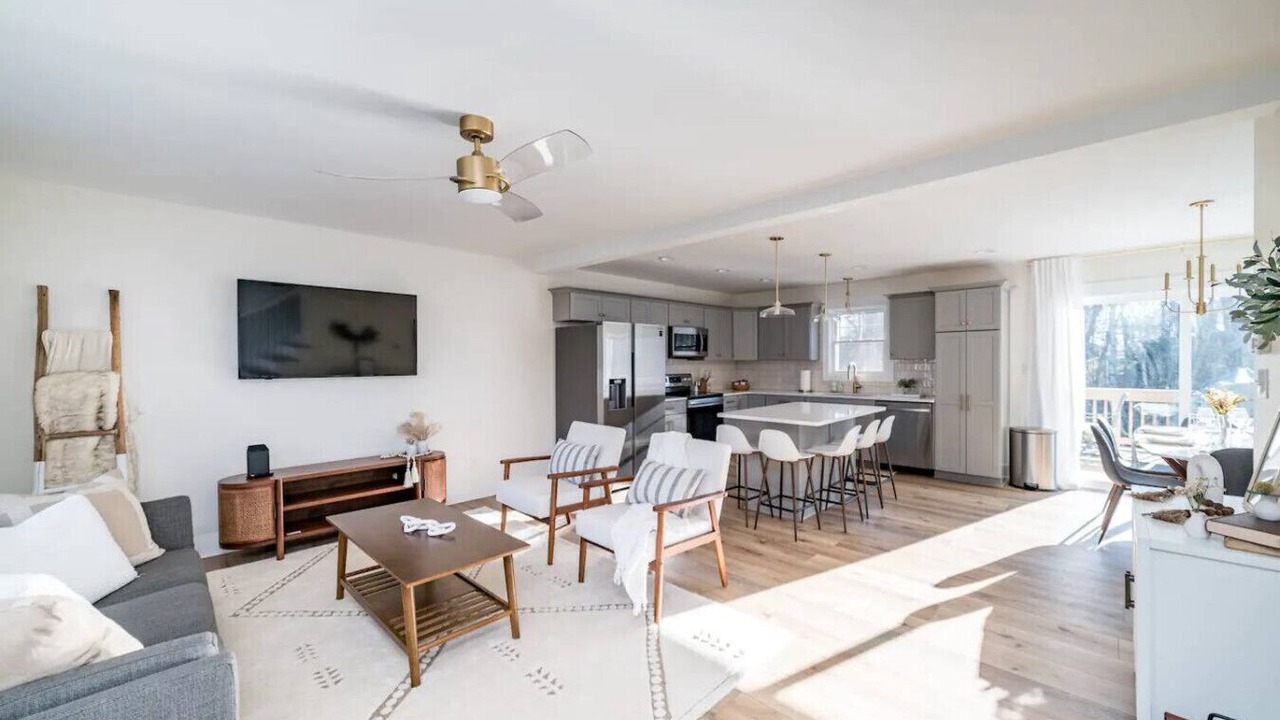 Photo of Livingroom in Madison Heights