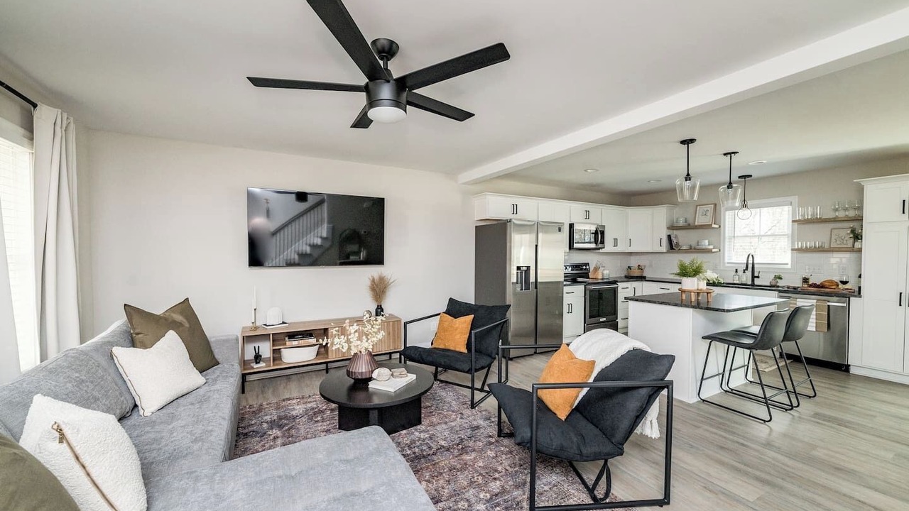 Photo of Livingroom in Madison Heights