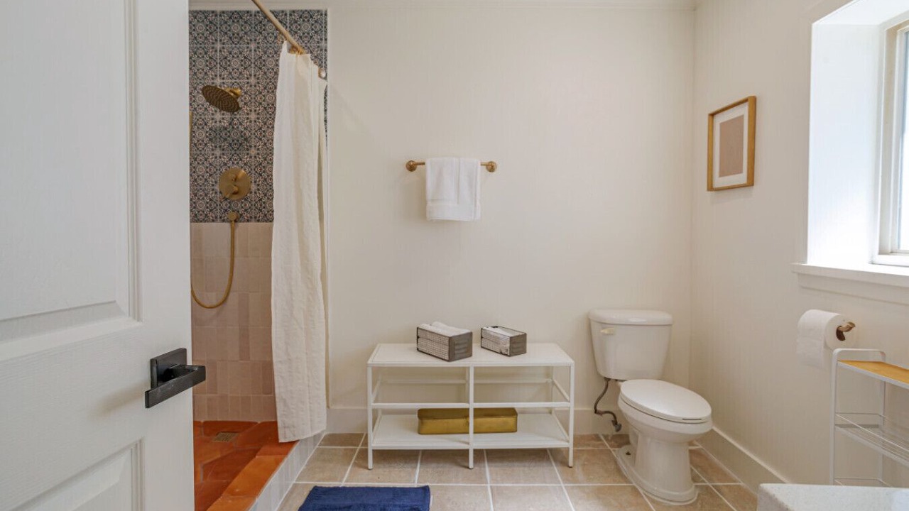 Photo of Bathroom in Valley Glen