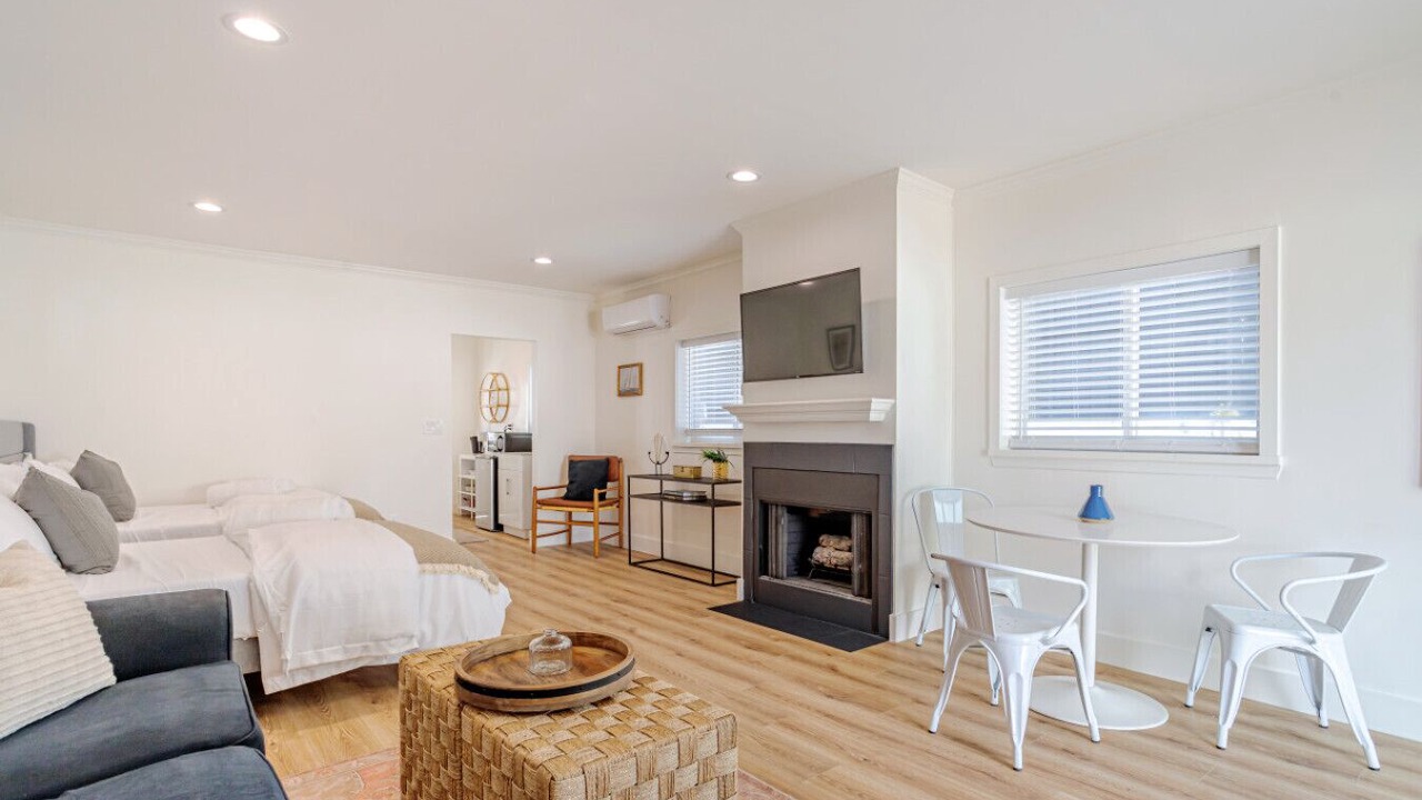 Photo of Livingroom in Valley Glen