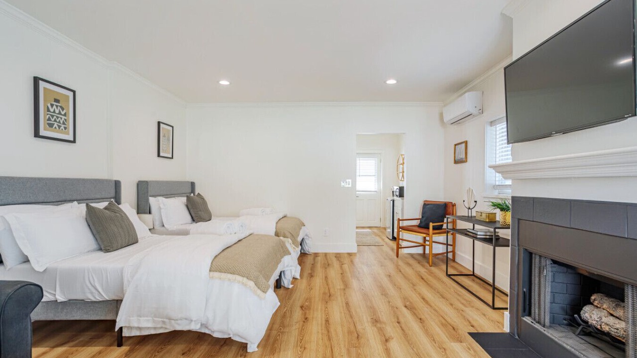 Photo of Bedroom in Valley Glen
