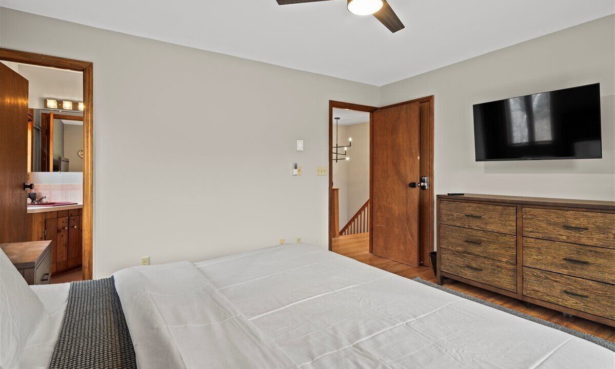 Photo of Bedroom in North Creek