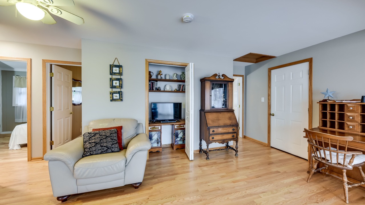 Photo of Livingroom in Paddock Lake