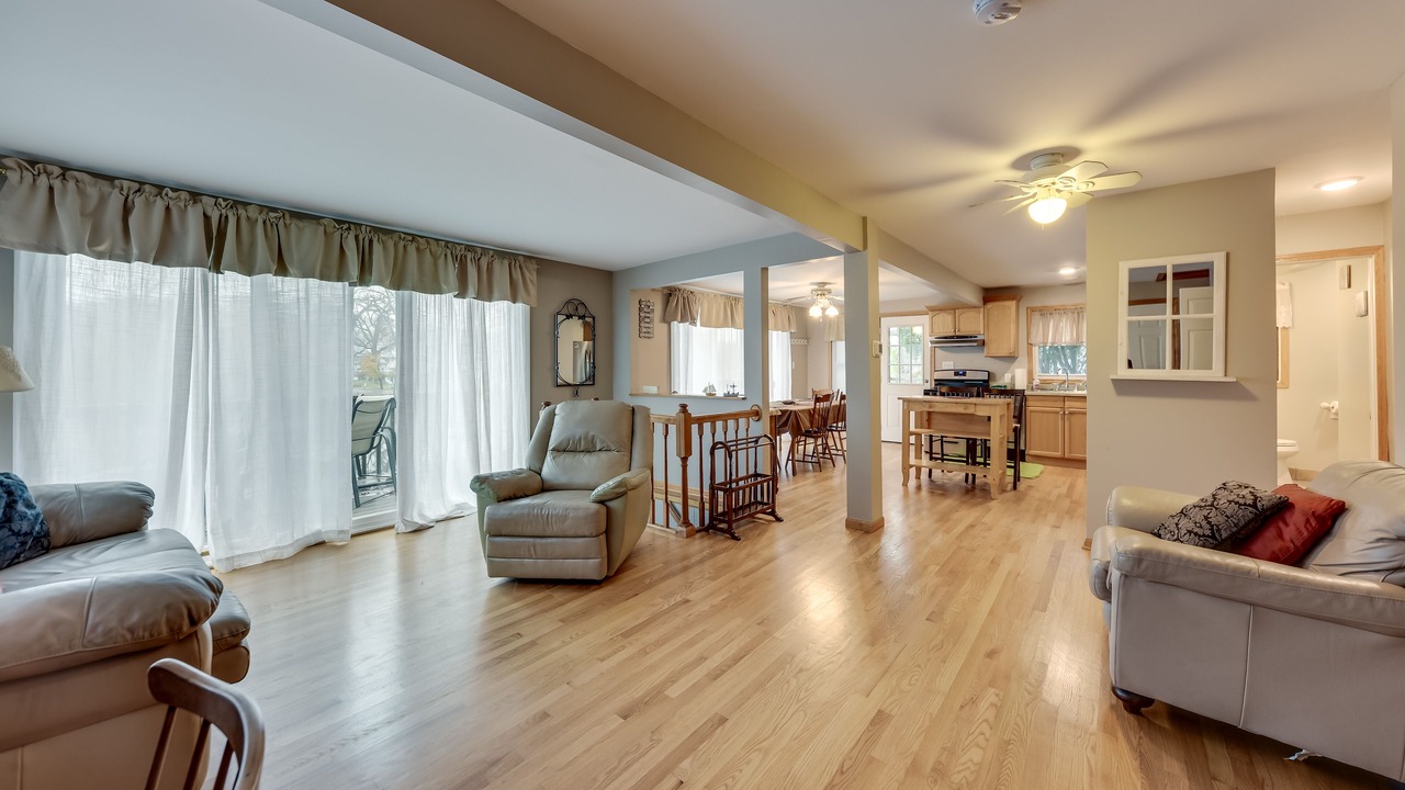 Photo of Livingroom in Paddock Lake