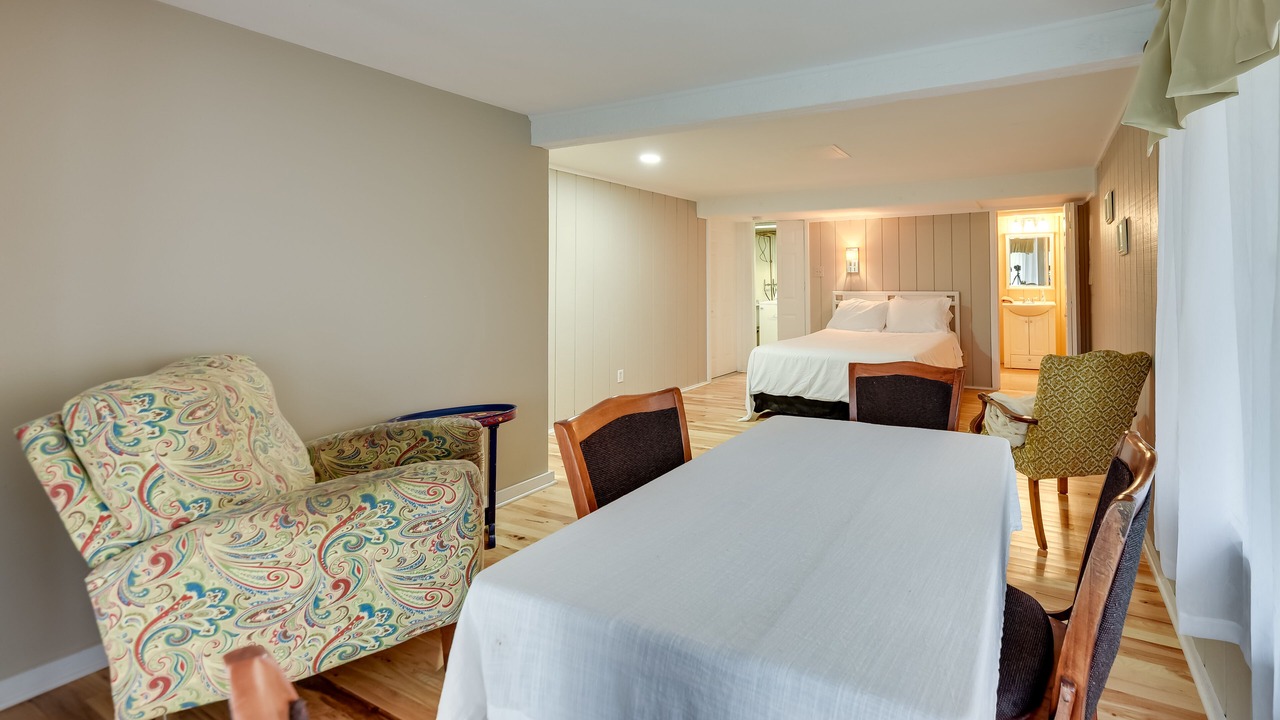 Photo of Bedroom in Paddock Lake
