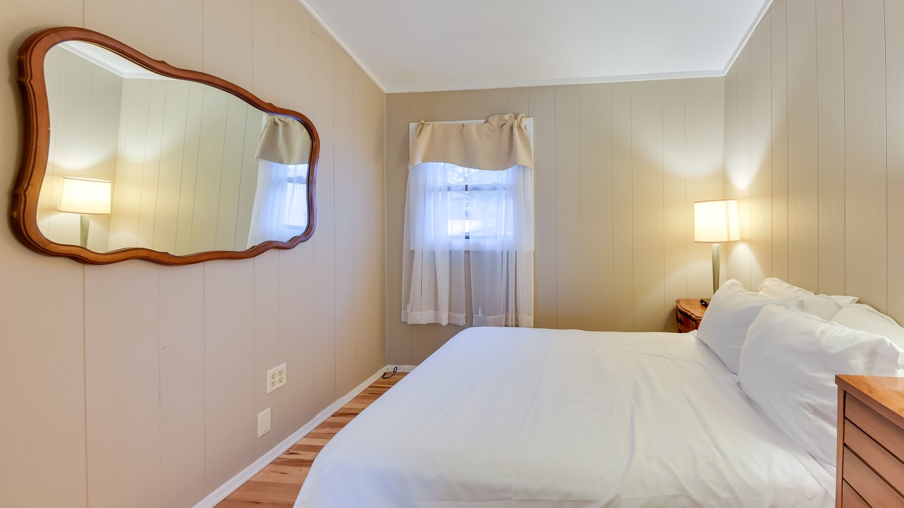 Photo of Bedroom in Paddock Lake