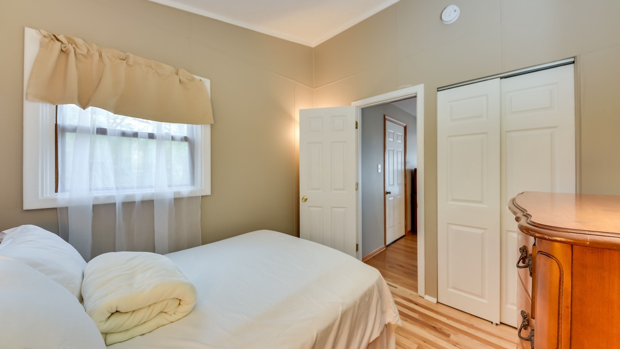 Photo of Bedroom in Paddock Lake