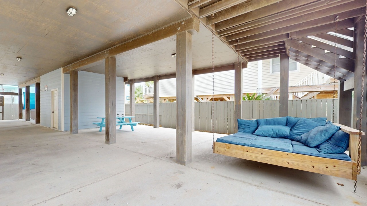 Photo of Patio Balcony in Leeward Sands