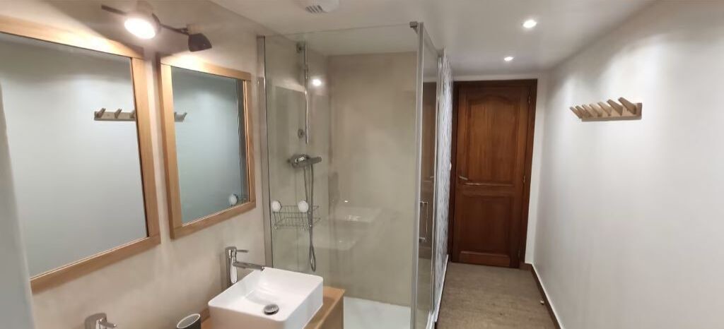 Photo of Bathroom in Plougonven