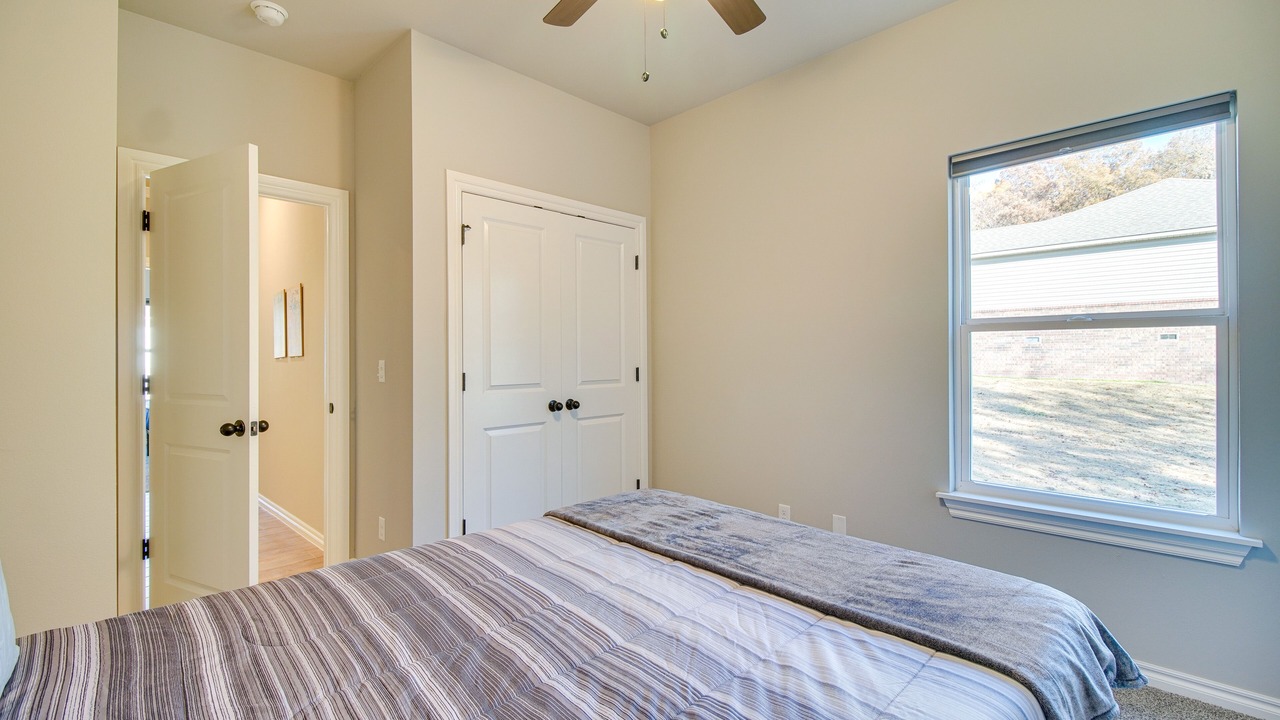 Photo of Bedroom in Grove