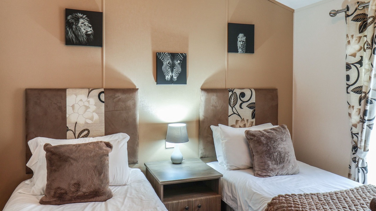 Photo of Bedroom in Cayton Bay