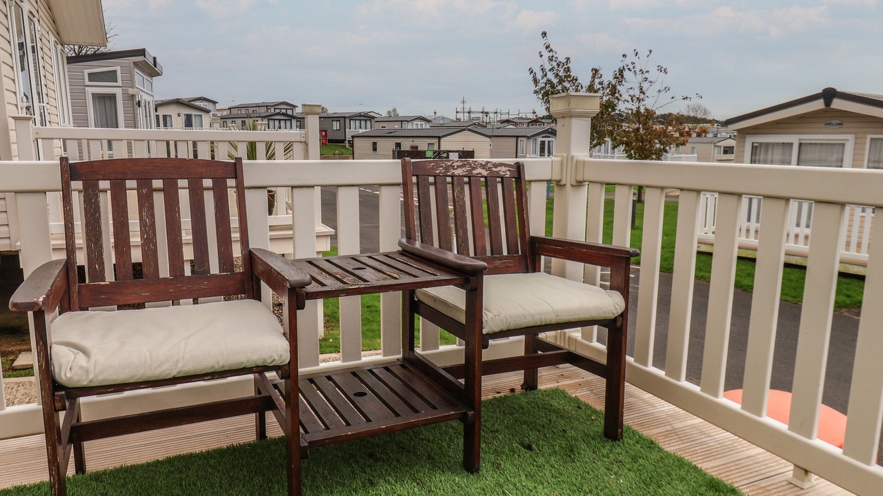 Photo of Patio Balcony in Cayton Bay