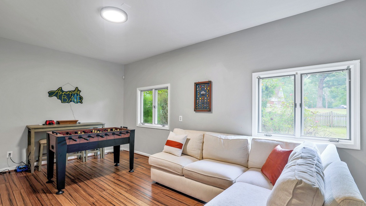Photo of Livingroom in Hillsmere Shores