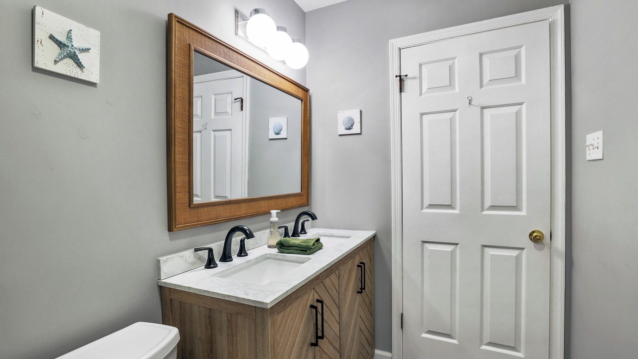 Photo of Bathroom in Hillsmere Shores