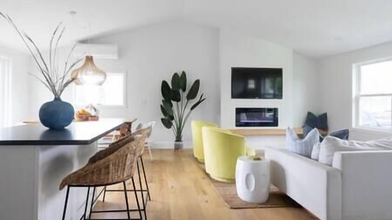 Photo of Livingroom in Eastward Look