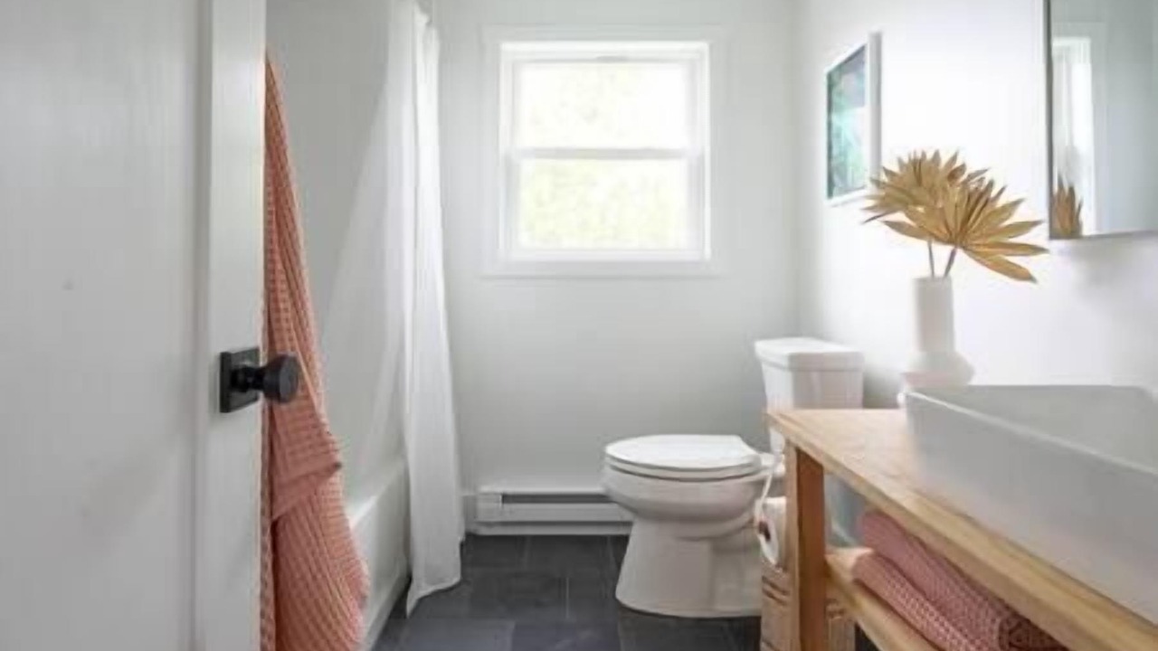 Photo of Bathroom in Eastward Look