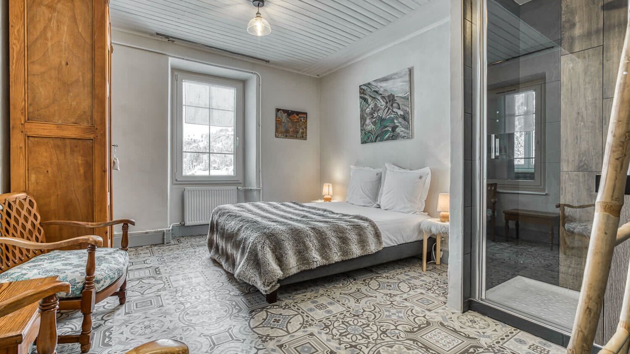 Photo of Bedroom in Demi-Quartier