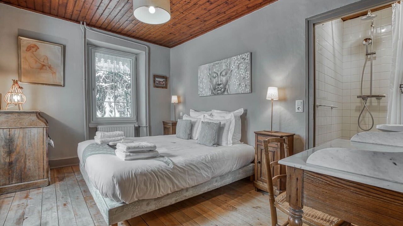 Photo of Bedroom in Demi-Quartier