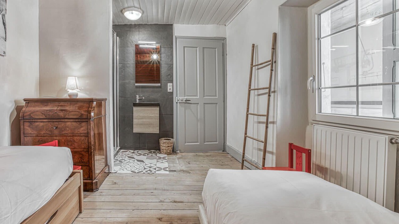 Photo of Bedroom in Demi-Quartier