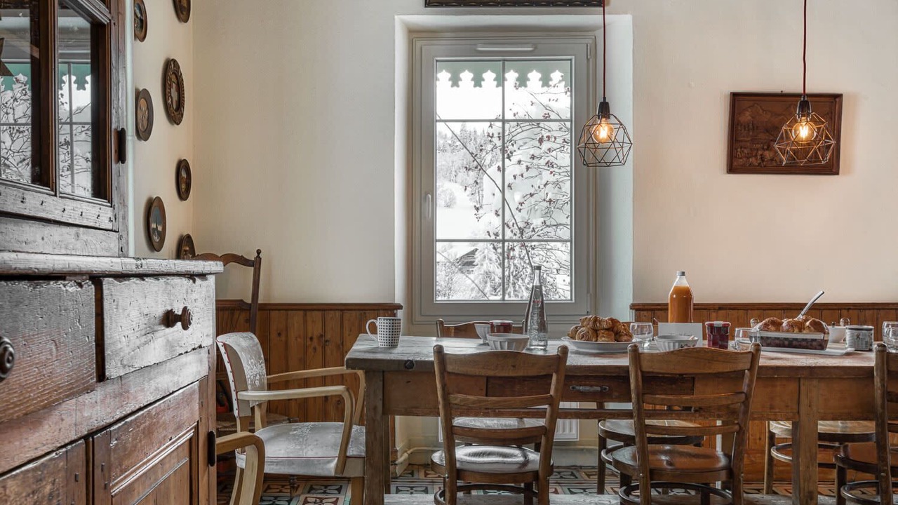 Photo of Others in Demi-Quartier