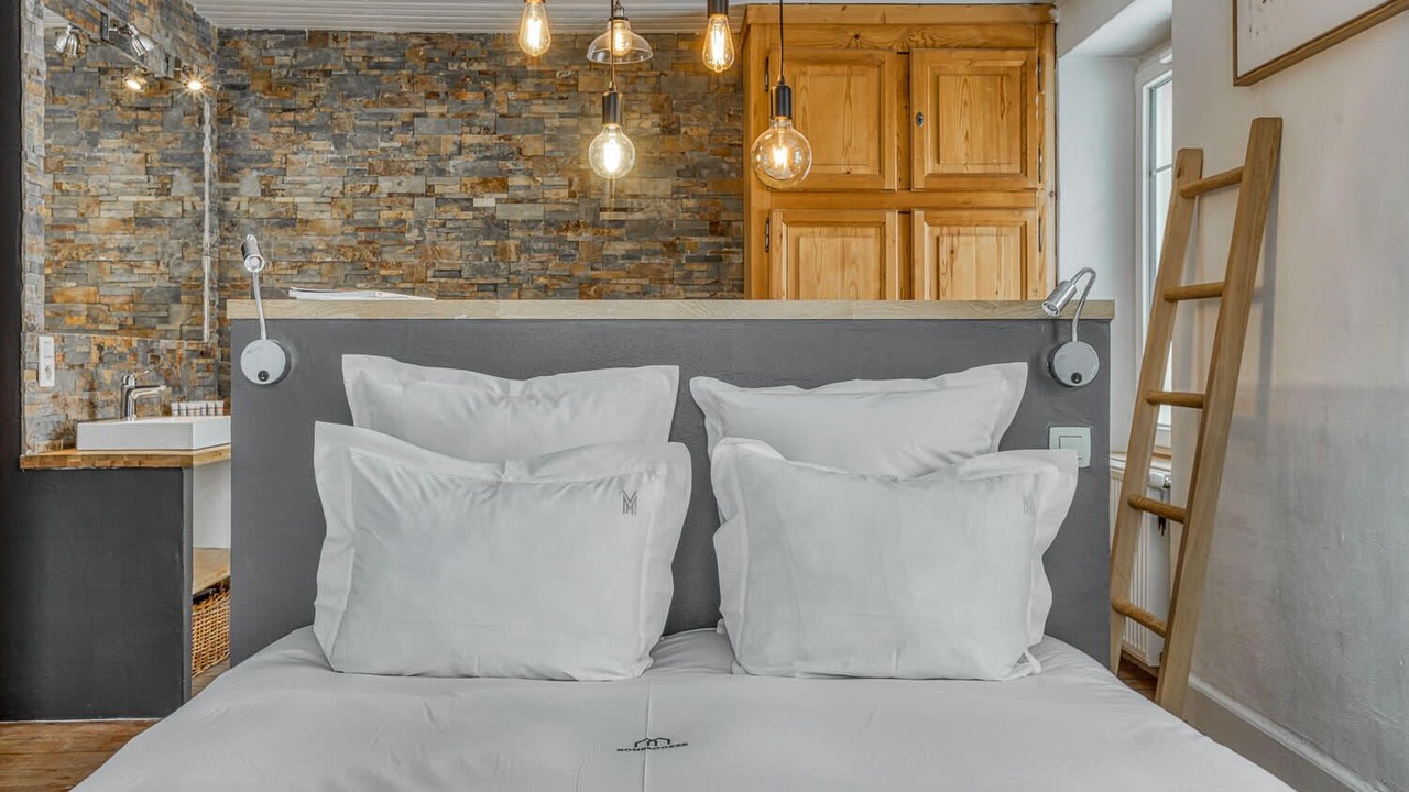 Photo of Bedroom in Demi-Quartier