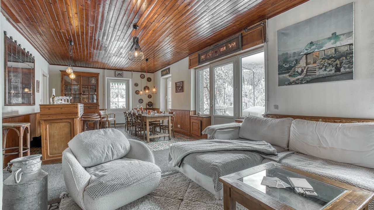 Photo of Livingroom in Demi-Quartier