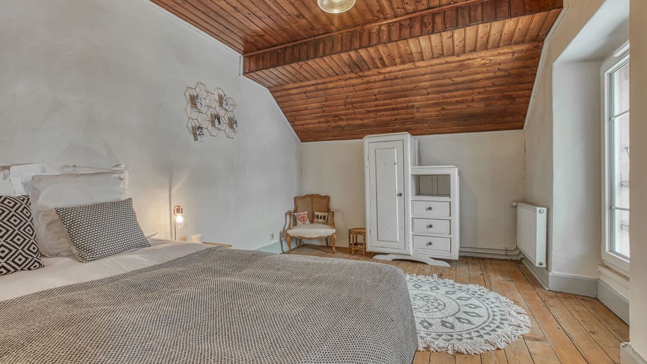 Photo of Bedroom in Demi-Quartier