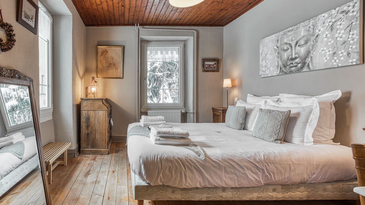 Photo of Bedroom in Demi-Quartier