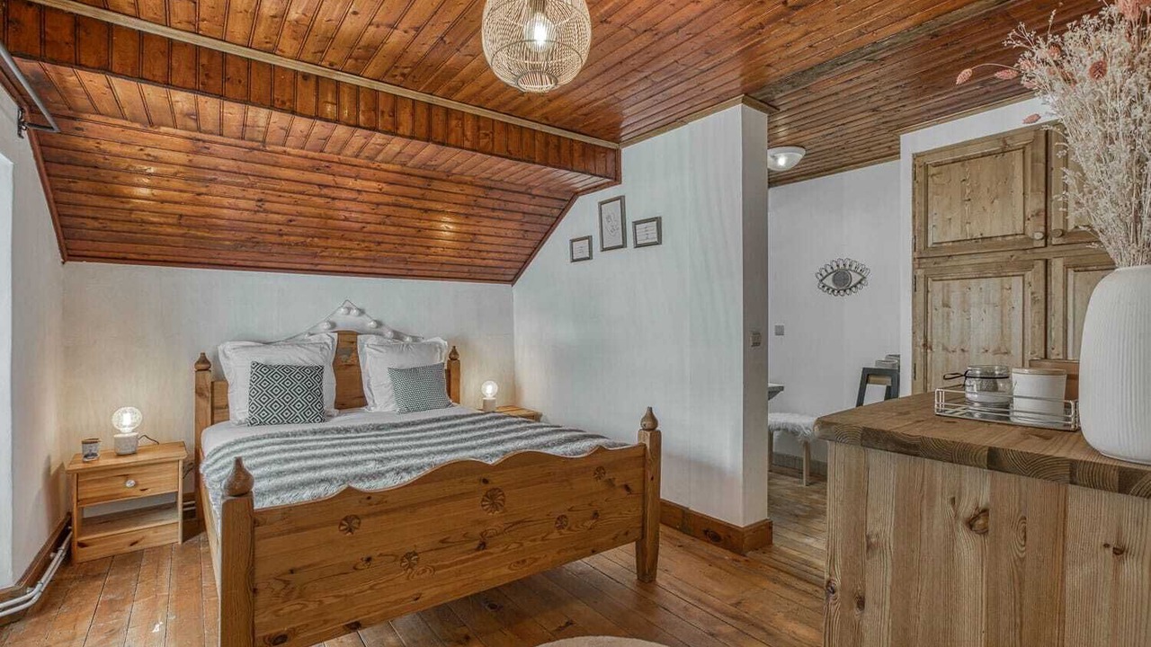 Photo of Bedroom in Demi-Quartier