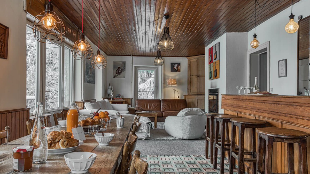 Photo of Others in Demi-Quartier