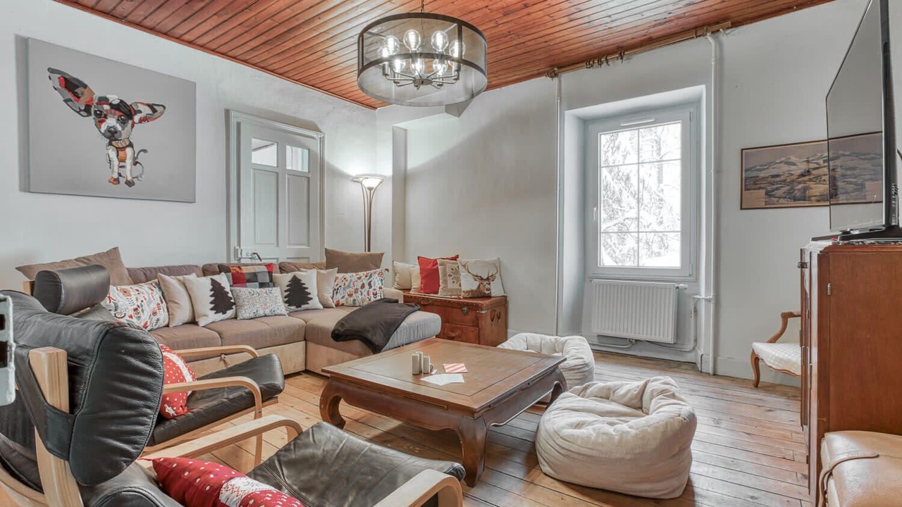 Photo of Livingroom in Demi-Quartier