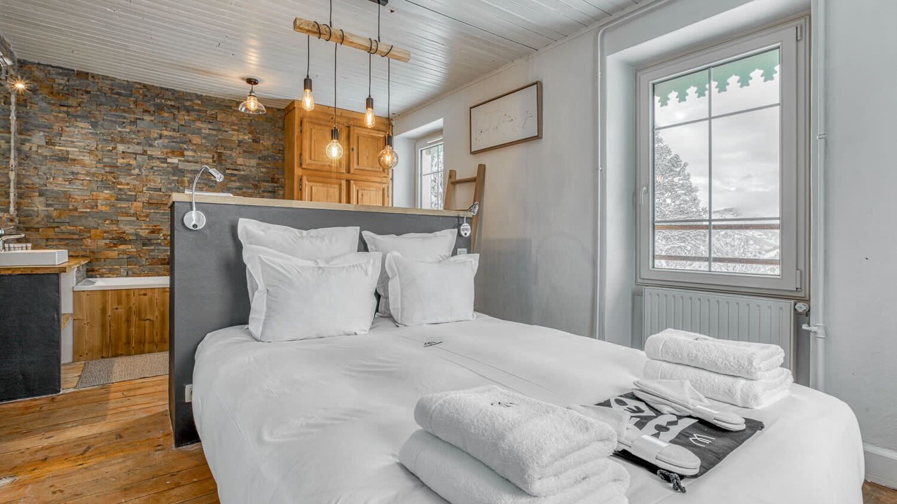 Photo of Bedroom in Demi-Quartier