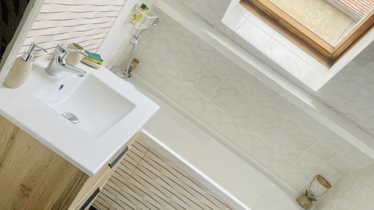 Photo of Bathroom in Falaise