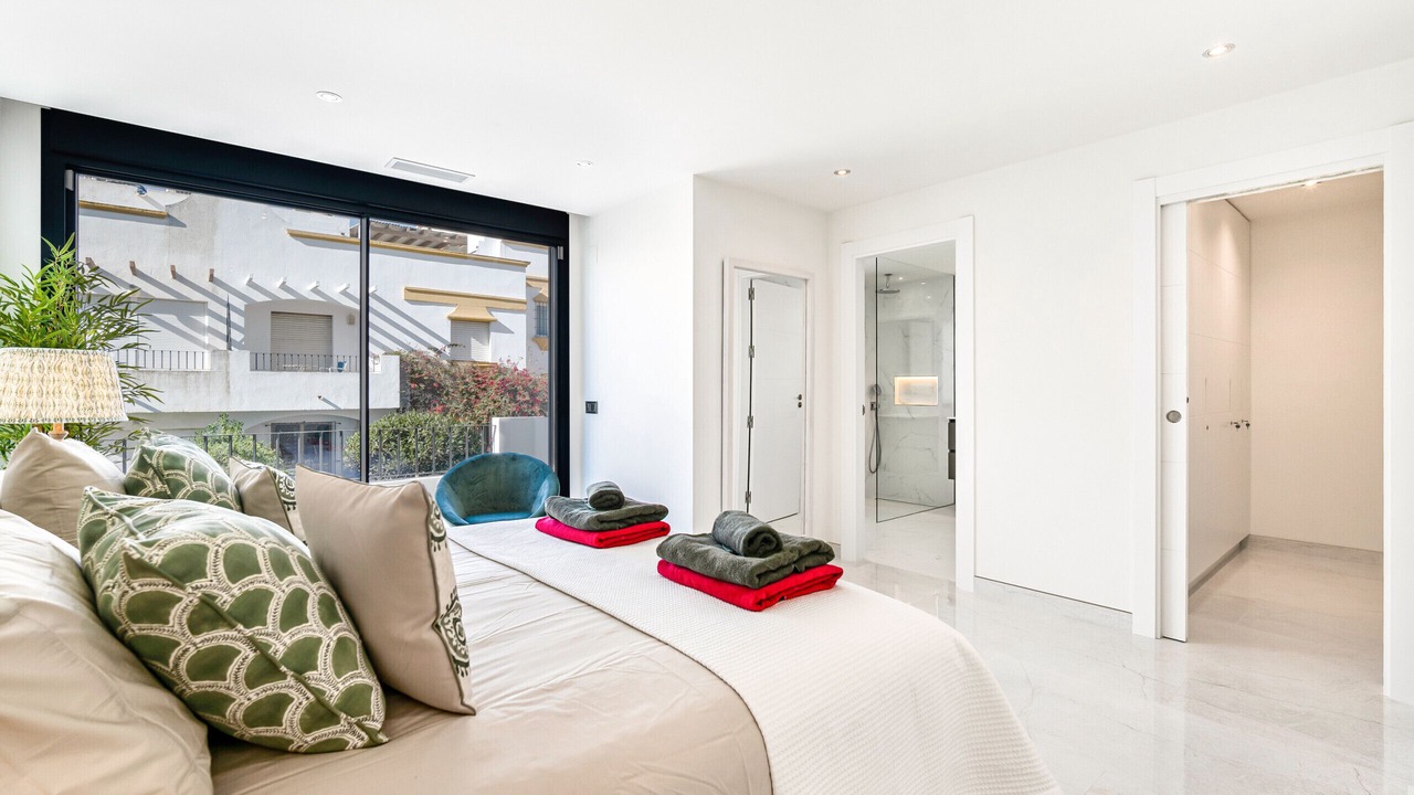 Photo of Bedroom in Golden Mile
