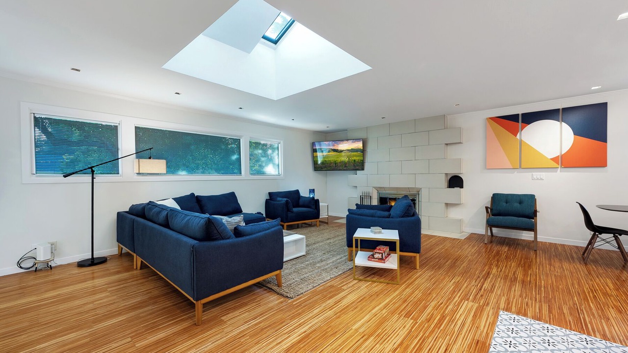 Photo of Livingroom in Memorial Hospital Neighborhood