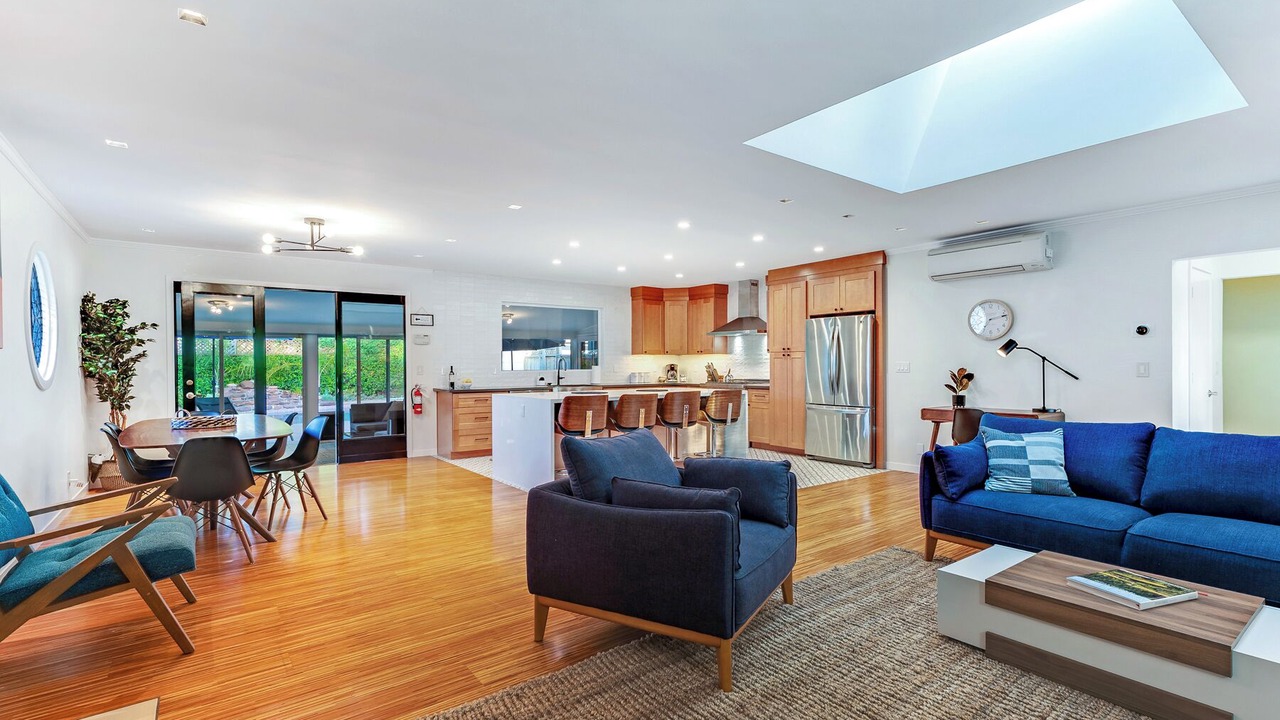 Photo of Livingroom in Memorial Hospital Neighborhood
