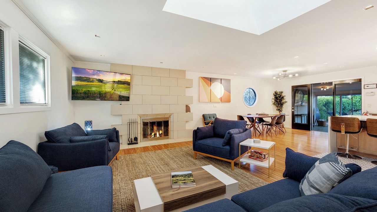 Photo of Livingroom in Memorial Hospital Neighborhood