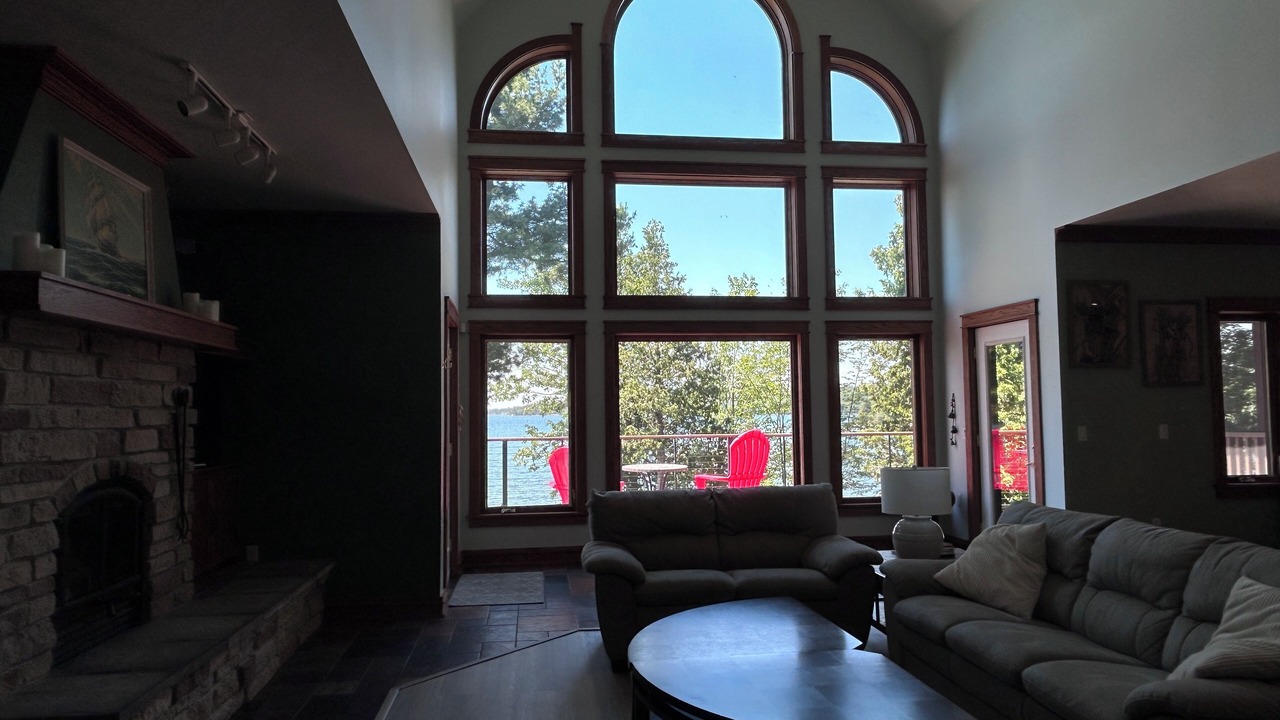 Photo of Livingroom in Huron Shores