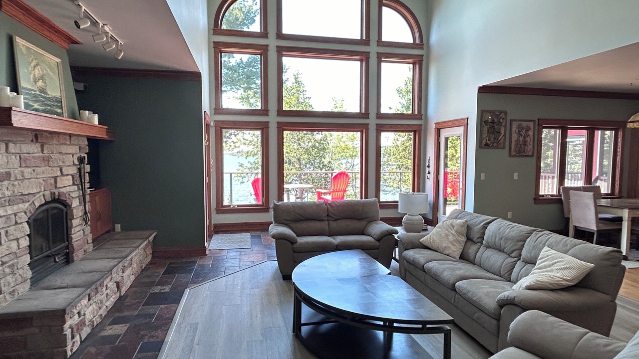Photo of Livingroom in Huron Shores