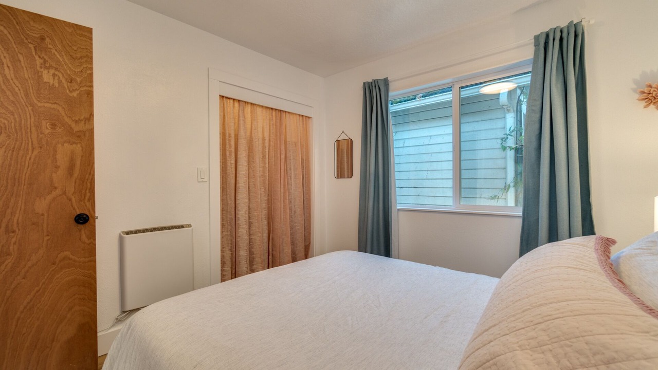 Photo of Bedroom in Foster - Powell