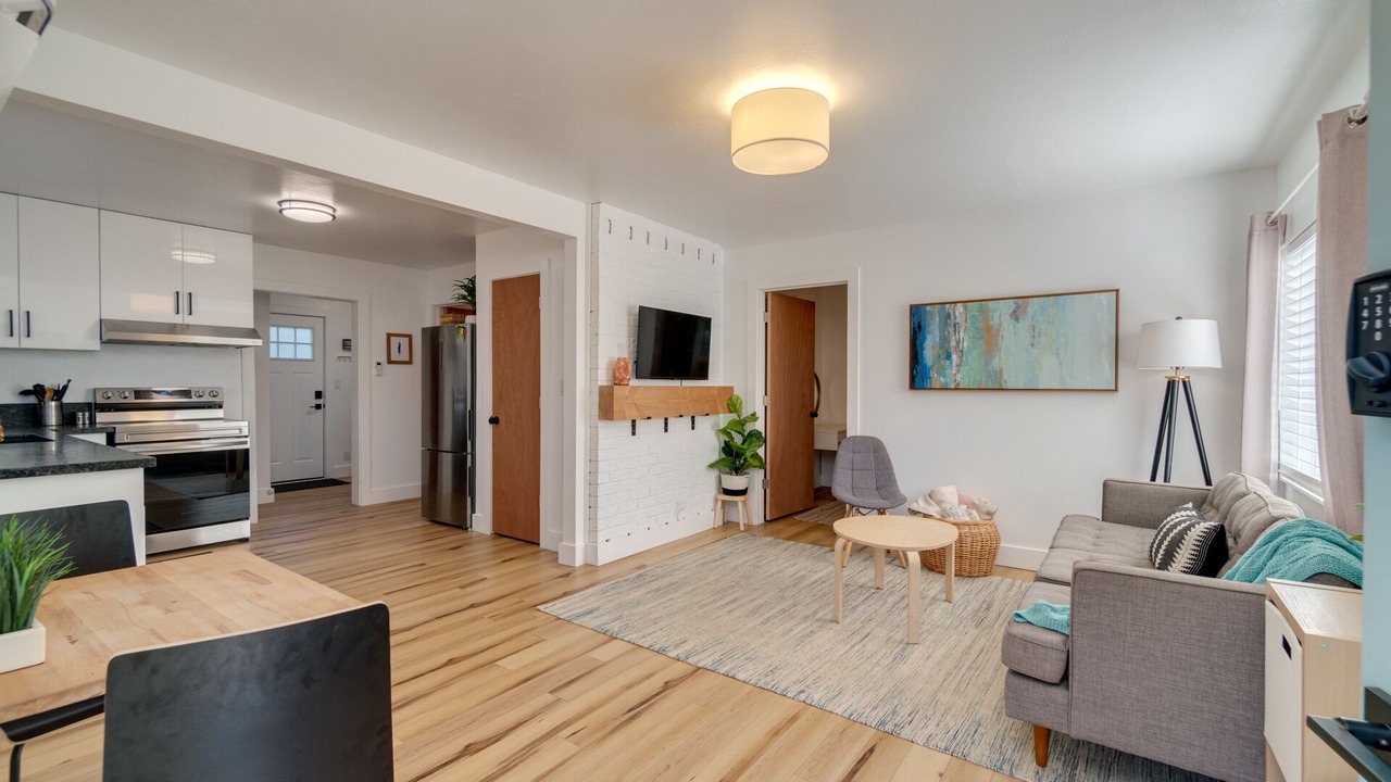 Photo of Livingroom in Foster - Powell