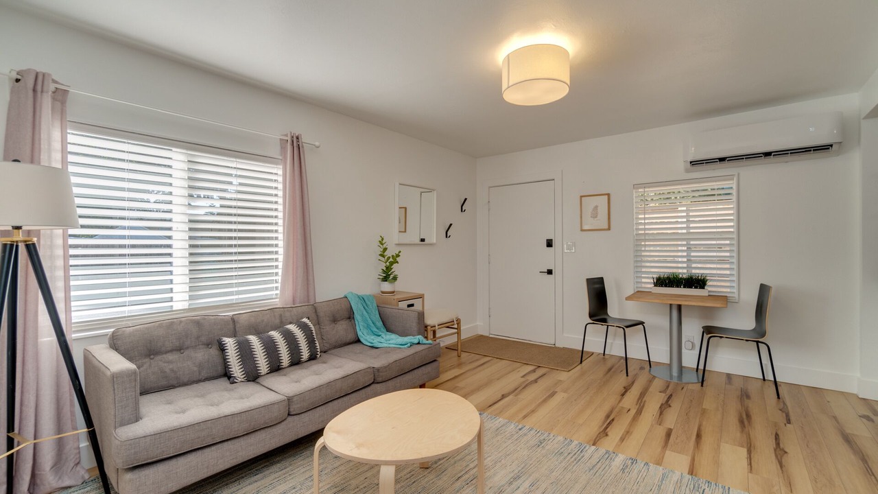 Photo of Livingroom in Foster - Powell