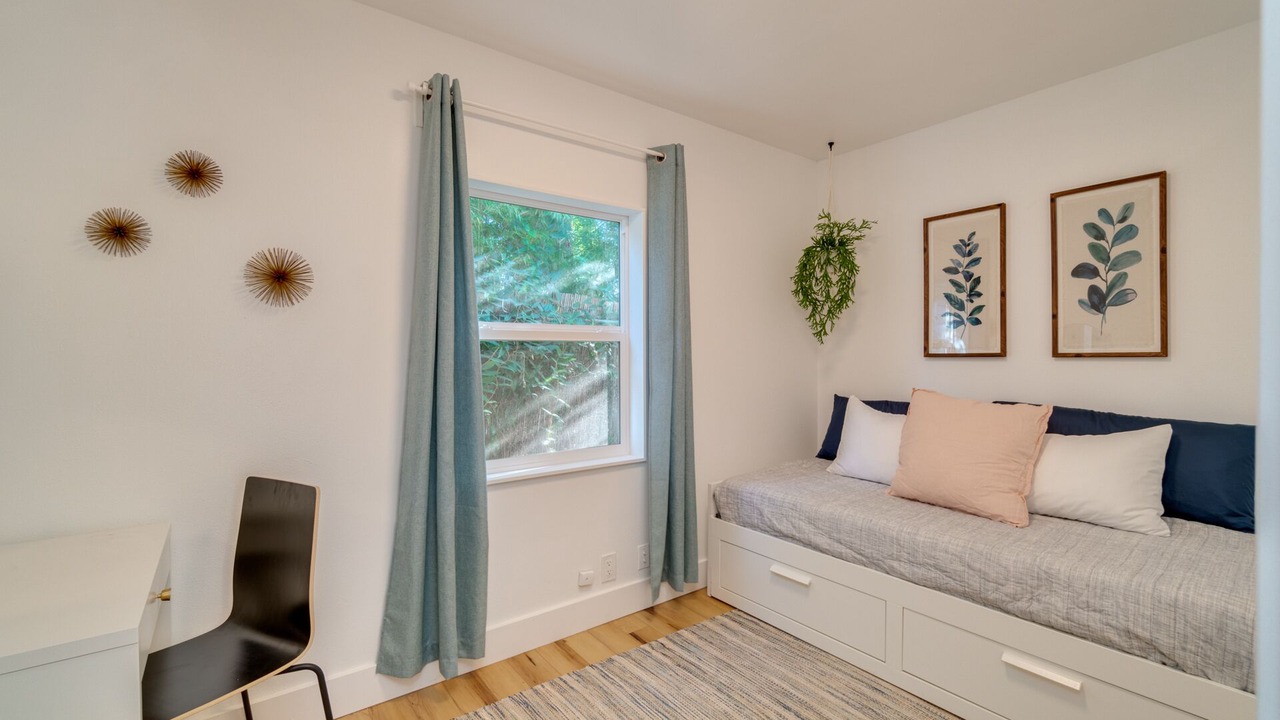 Photo of Bedroom in Foster - Powell