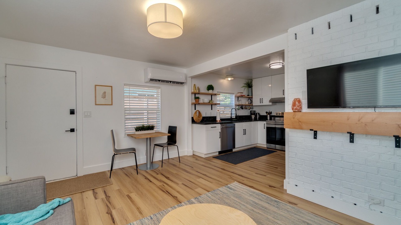 Photo of Livingroom in Foster - Powell