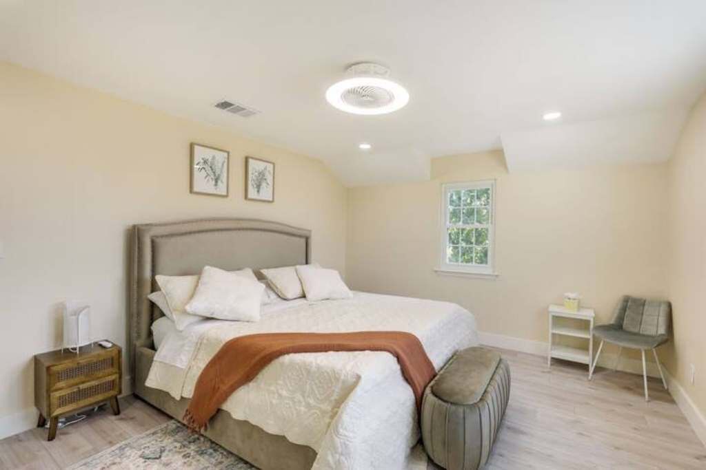 Photo of Bedroom in Coupland