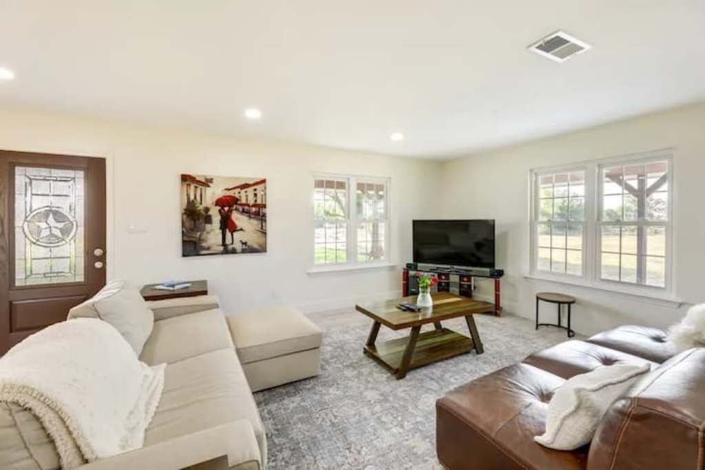 Photo of Livingroom in Coupland