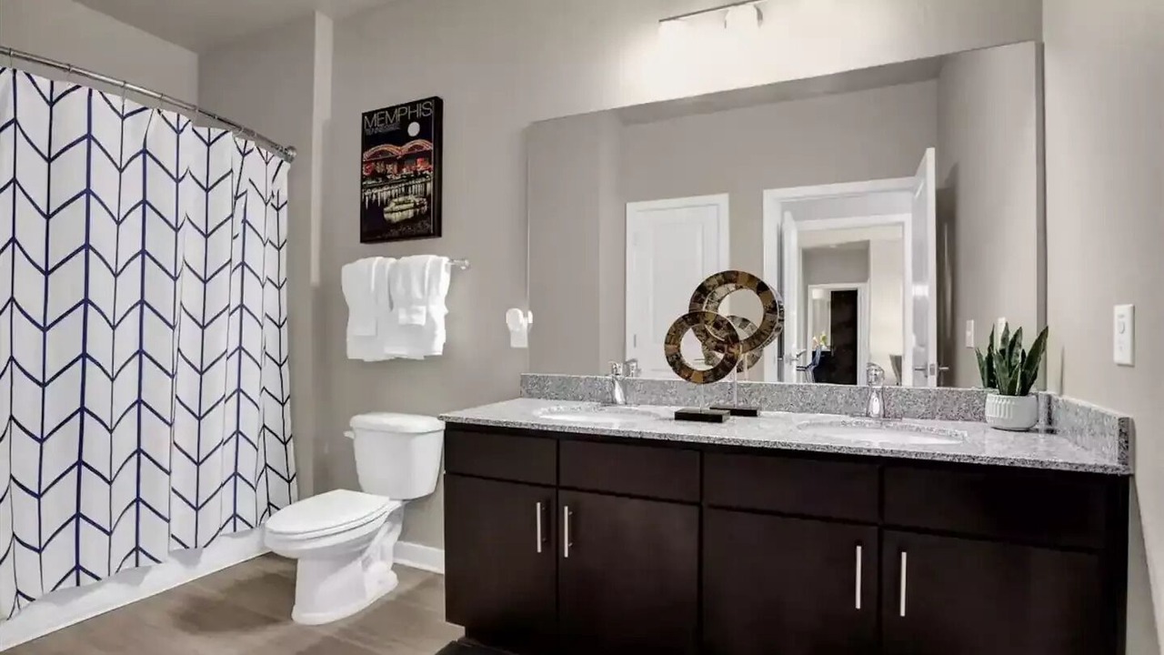 Photo of Bathroom in Lakes of Forest Hill