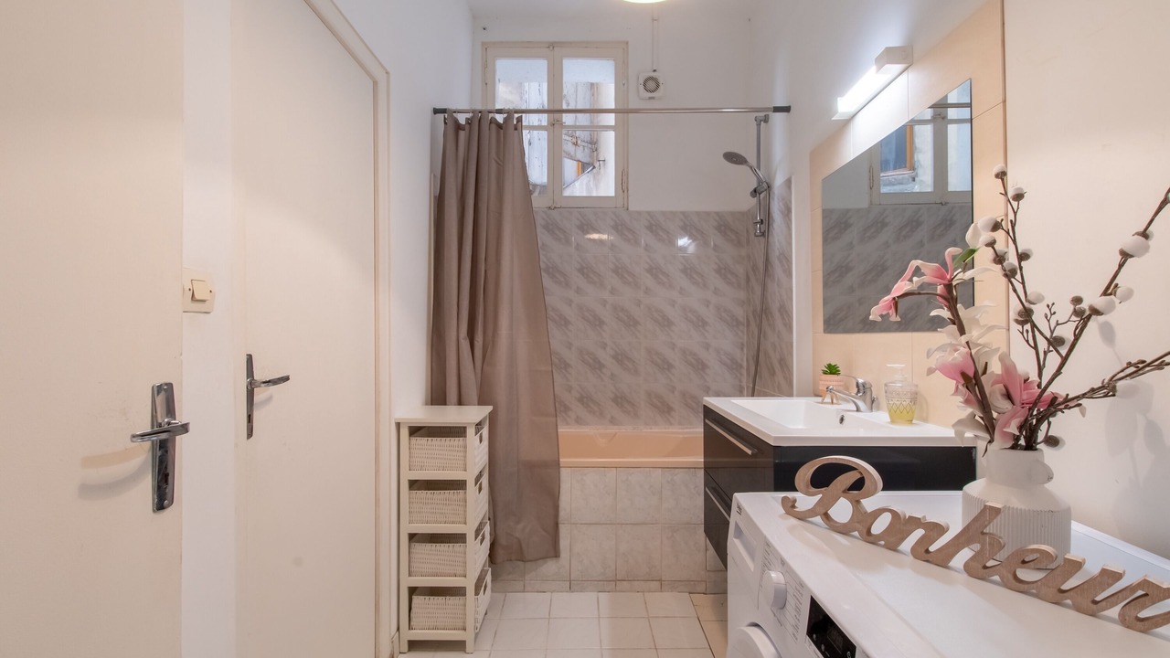 Photo of Bathroom in Comedie