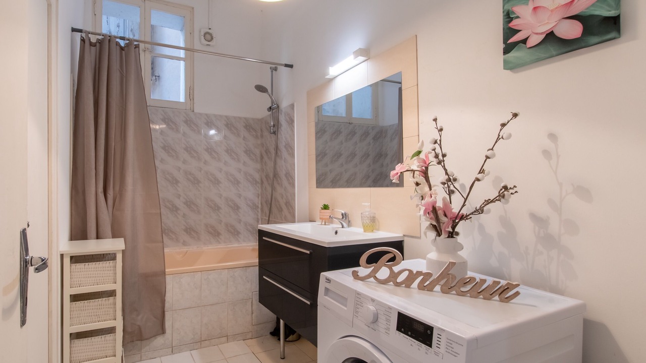 Photo of Bathroom in Comedie